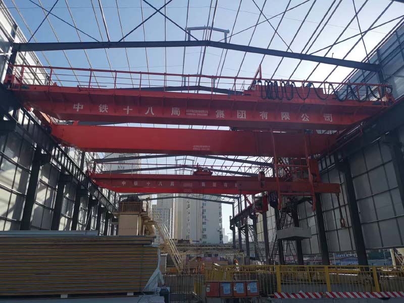 中鐵集團板鉤起重機施工現場